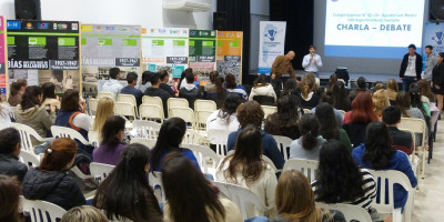 Gran convocatoria a la charla sobre Grooming